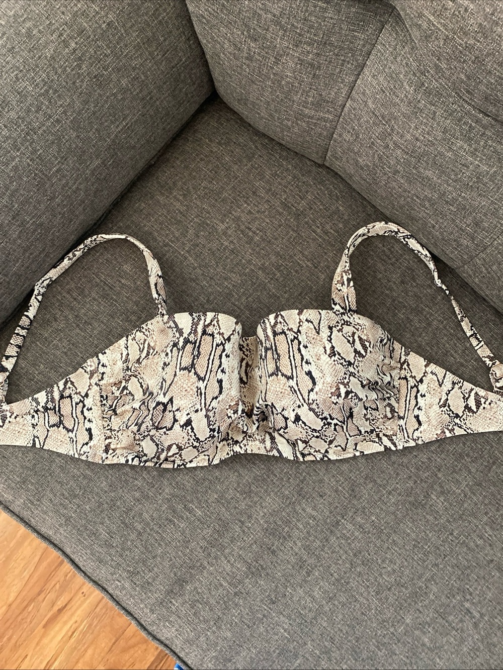 Shade and shore bikini top size 38DD